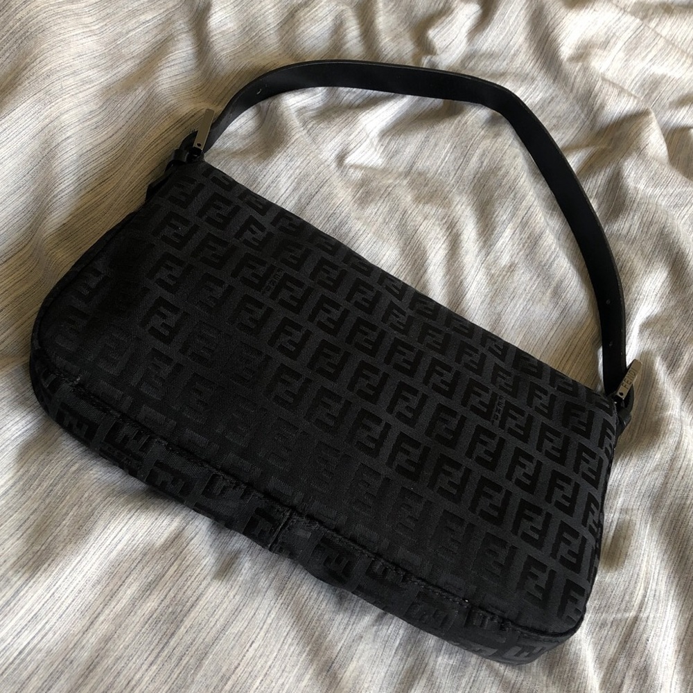 ⚡️AUTHENTIC 90s VTG FENDI ZUCCA BAGUETTE!⚡️ - Picture 2 of 6
